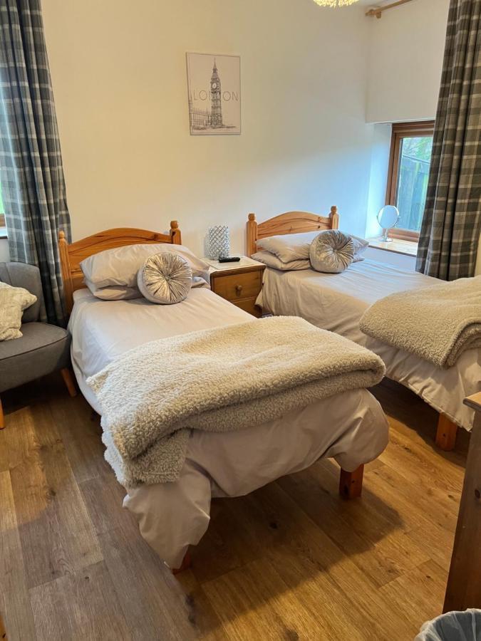 Beudy Bach Bed & Breakfast Cross Hands Ngoại thất bức ảnh