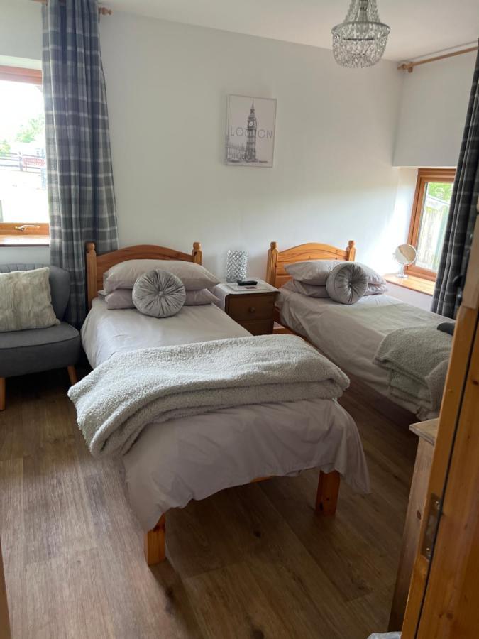 Beudy Bach Bed & Breakfast Cross Hands Ngoại thất bức ảnh