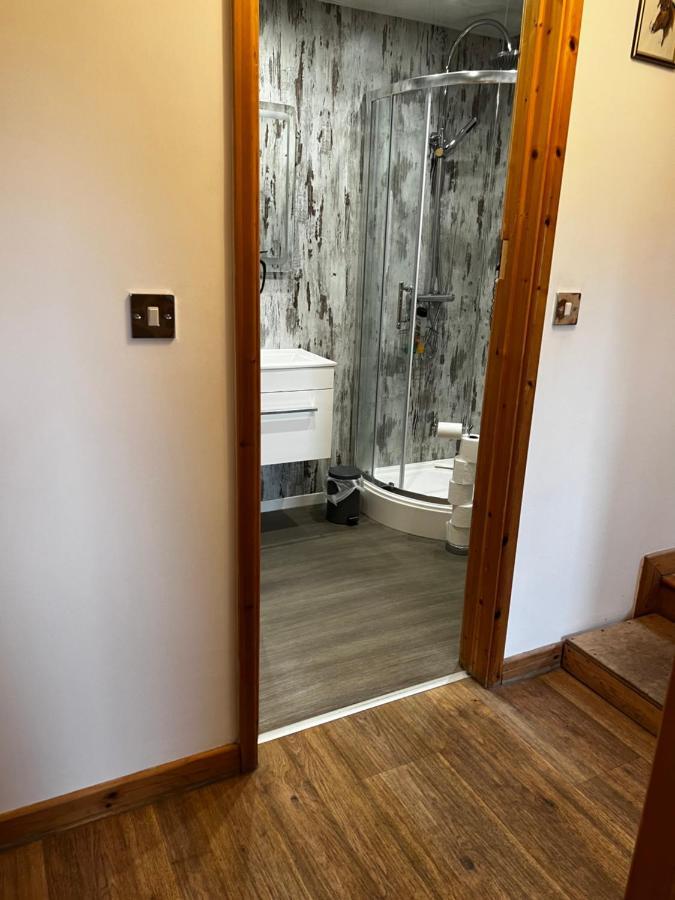 Beudy Bach Bed & Breakfast Cross Hands Ngoại thất bức ảnh