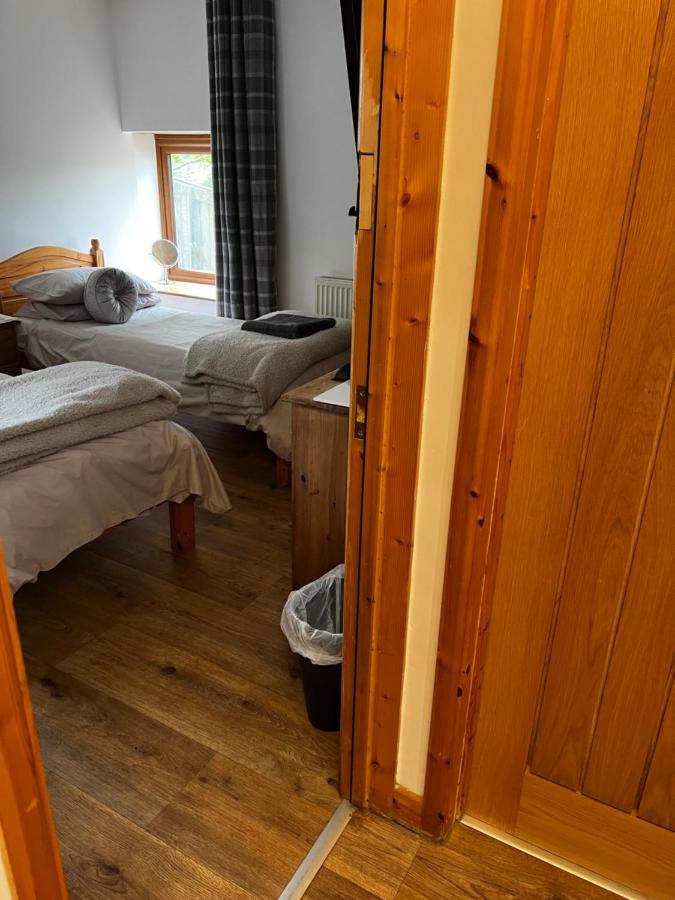 Beudy Bach Bed & Breakfast Cross Hands Ngoại thất bức ảnh