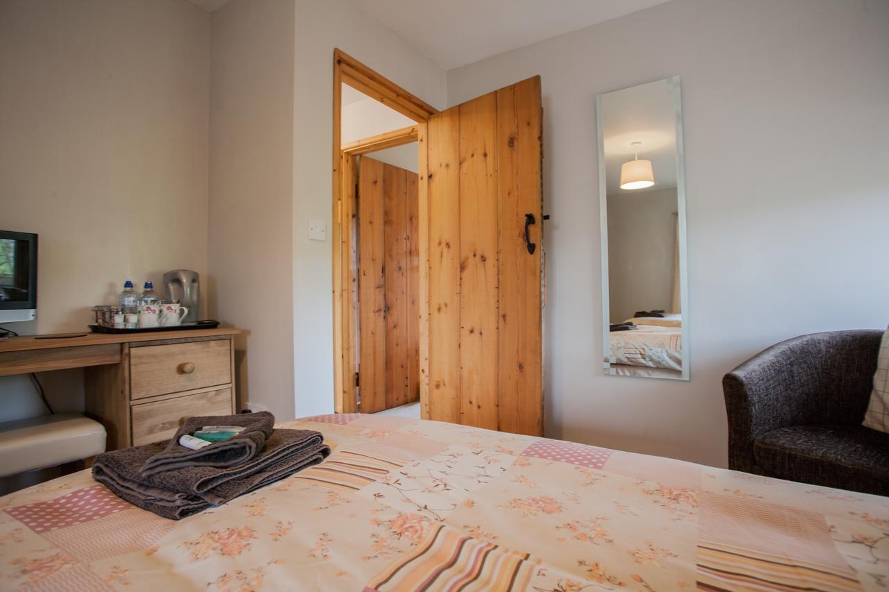 Beudy Bach Bed & Breakfast Cross Hands Ngoại thất bức ảnh