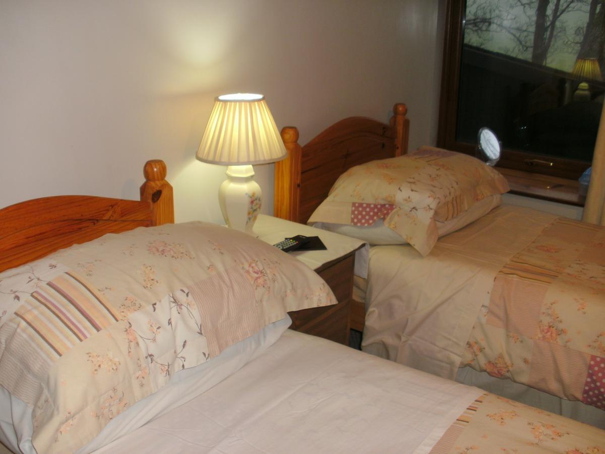 Beudy Bach Bed & Breakfast Cross Hands Ngoại thất bức ảnh