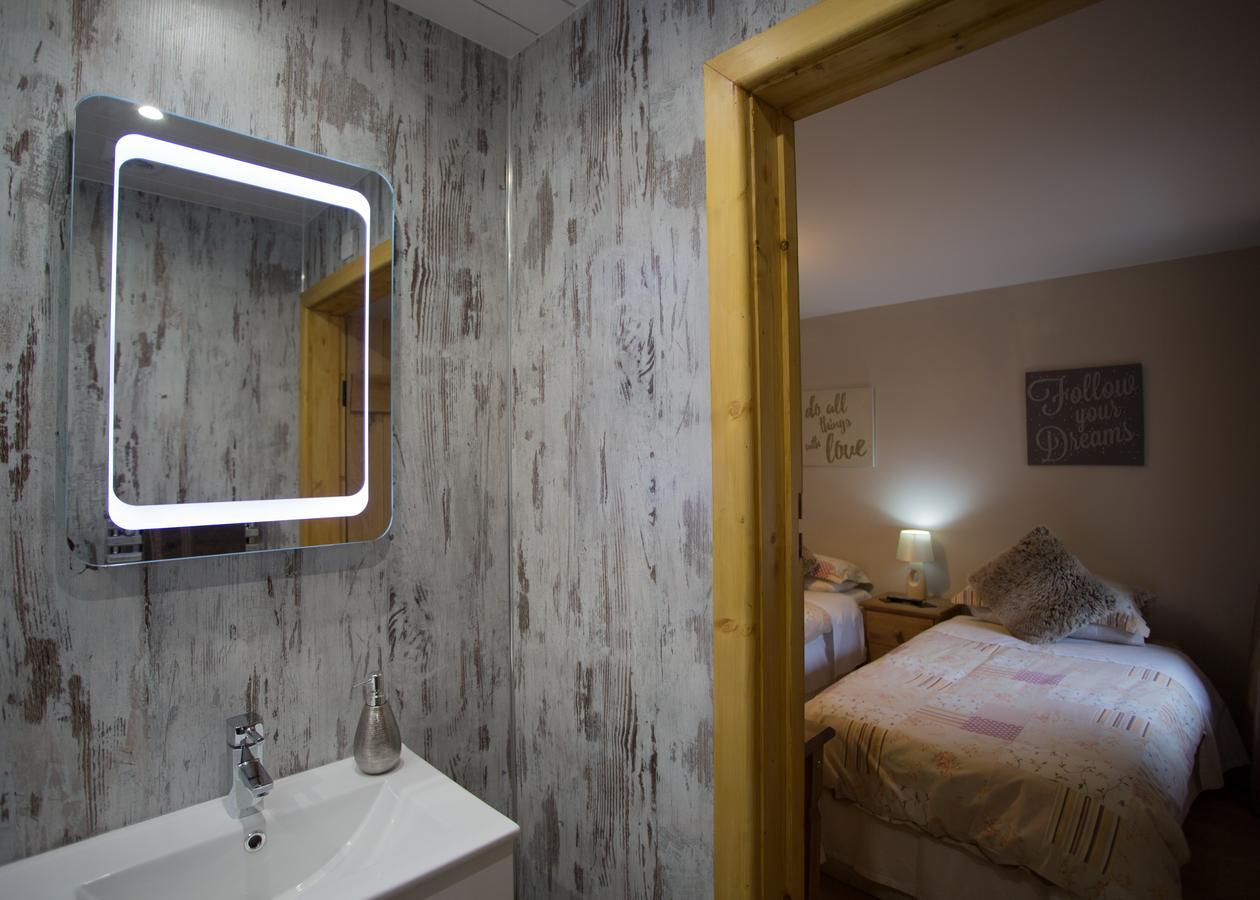 Beudy Bach Bed & Breakfast Cross Hands Ngoại thất bức ảnh